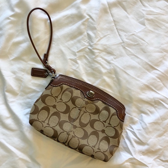 Coach Handbags - COACH wristlet